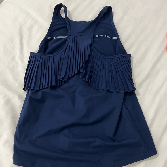 in super good condition and has only been worn a few times! - Picture 3 of 3